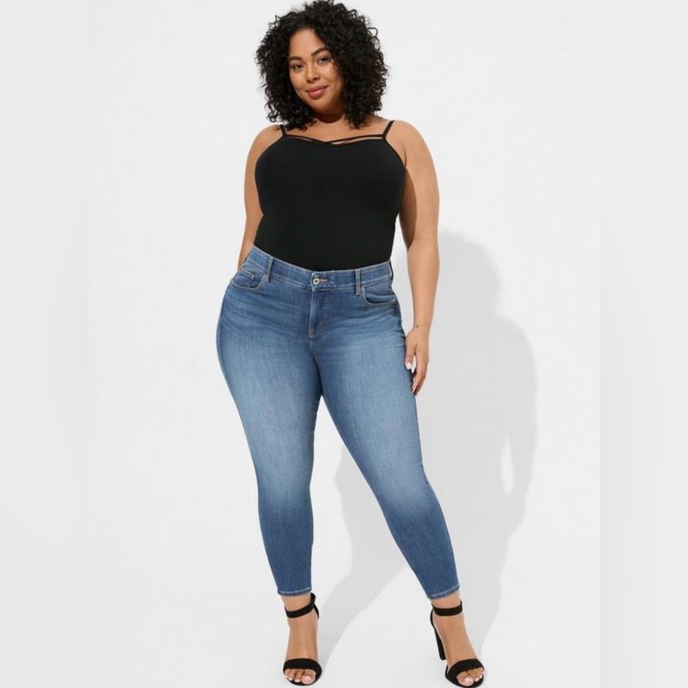TORRID BOMBSHELL SKINNY PREMIUM STRETCH JEANS
